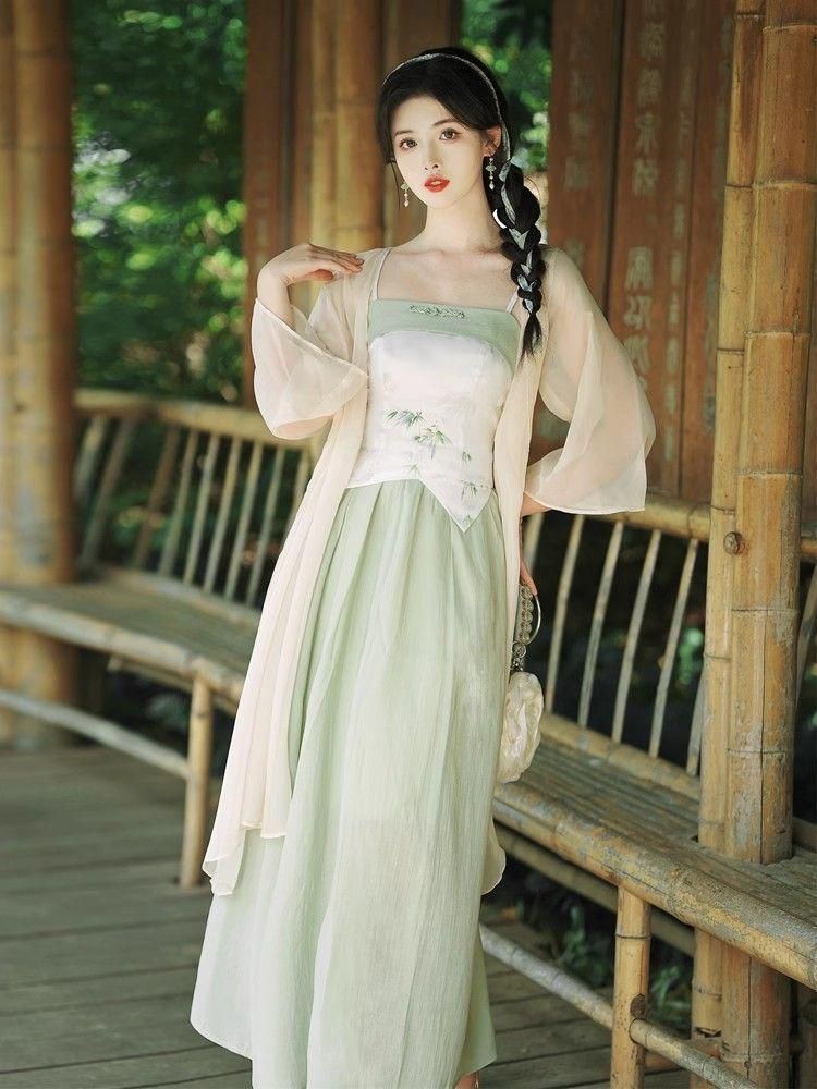 の*り様 超絶美品 チョゴリ 韓国民族衣装 ピンク系 手刺繍チョゴリ ペチコート の*り様 超絶美品 チョゴリ 韓国民族衣装 ピンク系 手刺繍チョゴリ