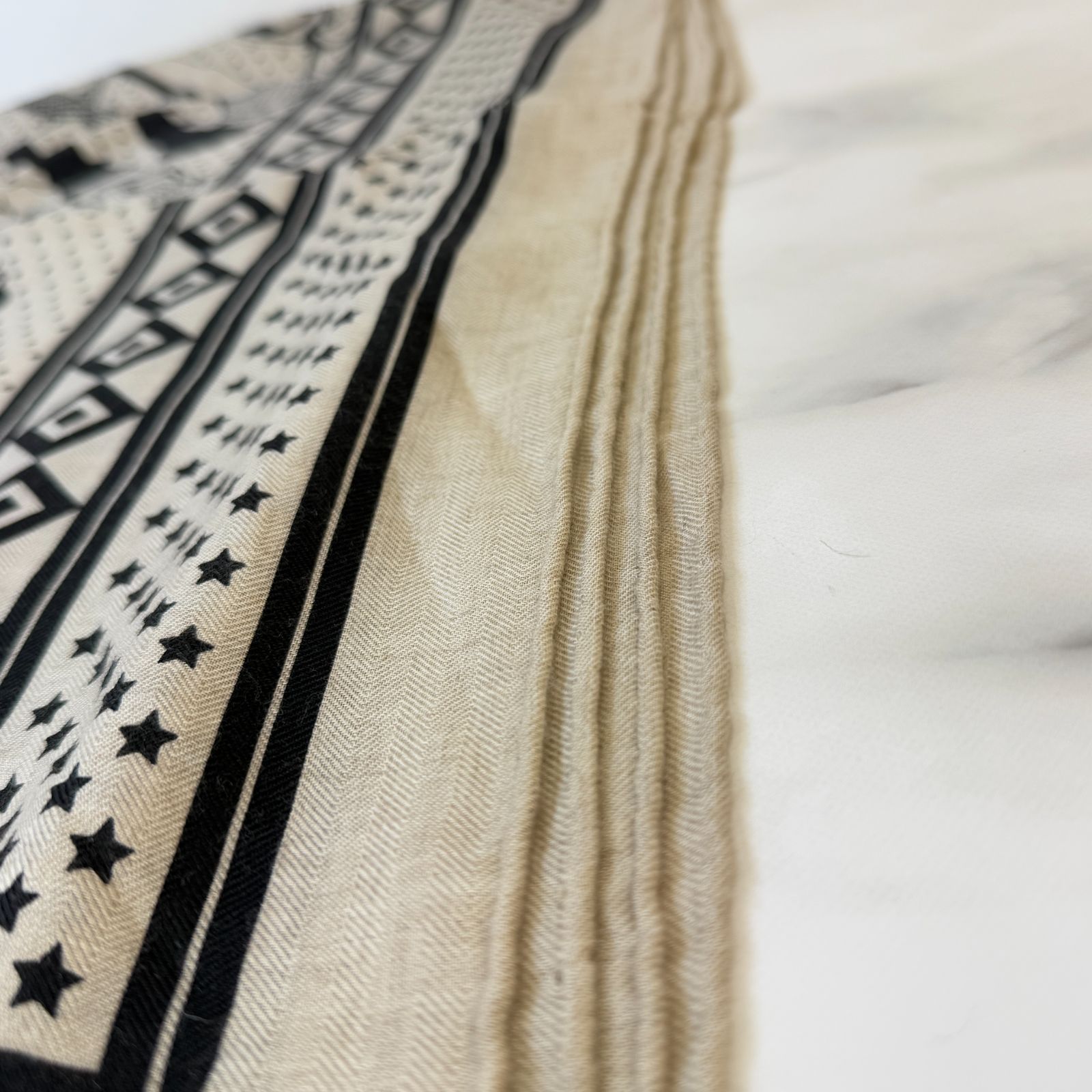 未使用タグ付き！エルメス［カレ140］鞭とグリップ　大判スカーフ　カレジェアン 希少柄 エルメス ストール カシシル カレジェアン 鞭とグリップ