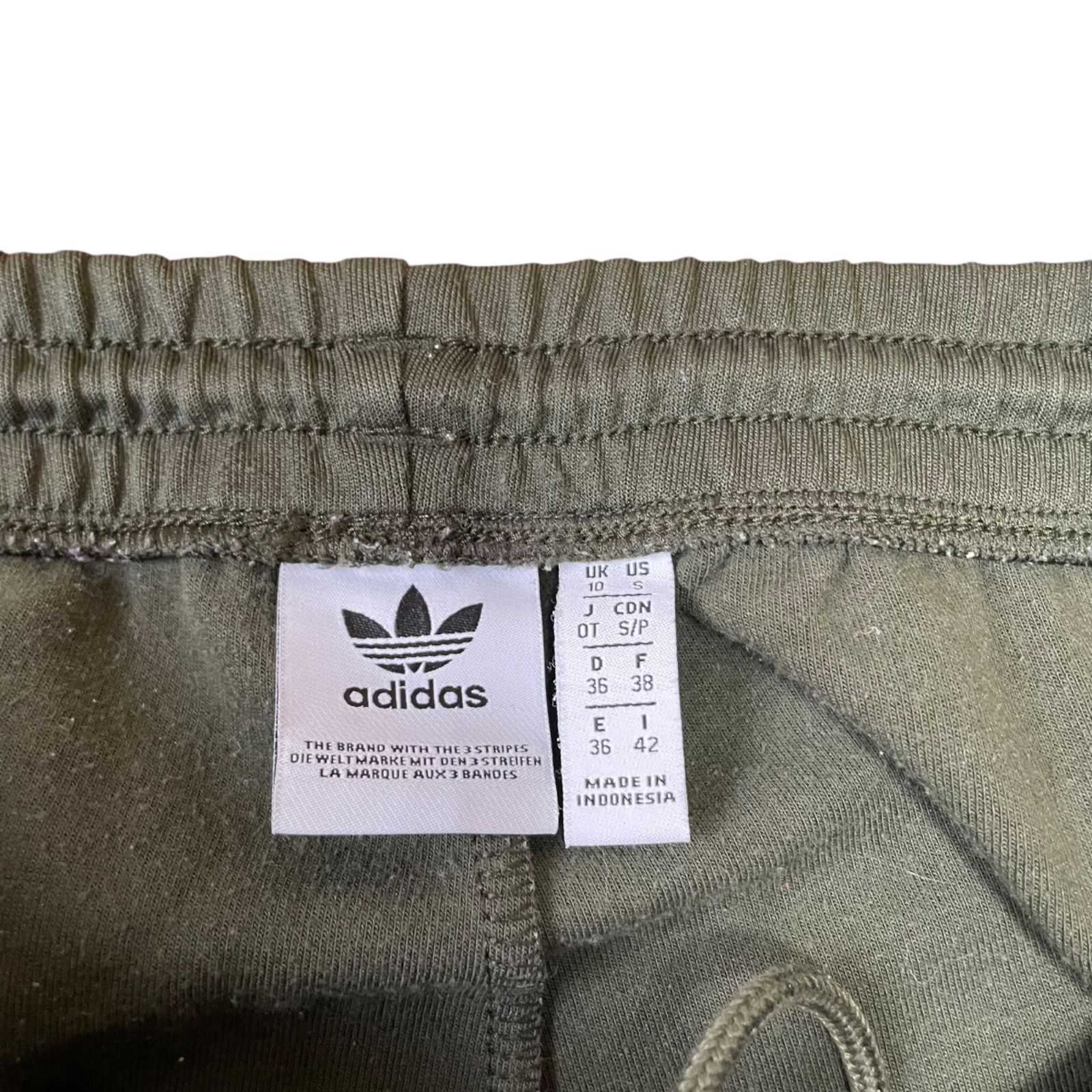 Z1430 adidas アディダス トラックパンツ ジャージ ロゴ刺繍 カーキ サイズOT
