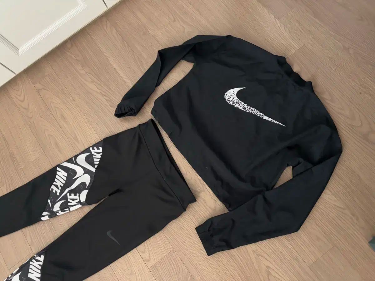 NIKE