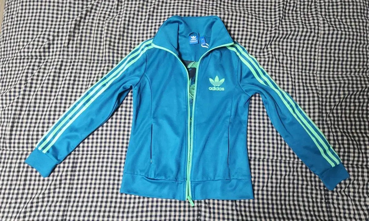adidas アディダス
