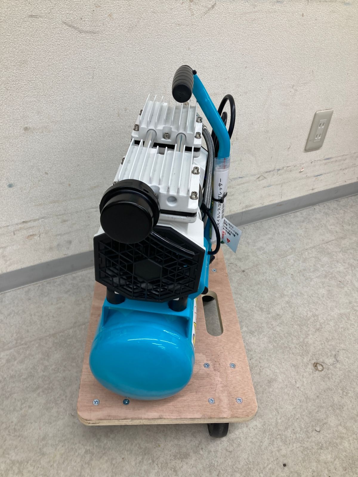 【購入者決定】中古エアーコンプレッサ売ります 中古品】【0921】Zeroire エアコンプレッサー CS-9L ITKL1IKCL8HC