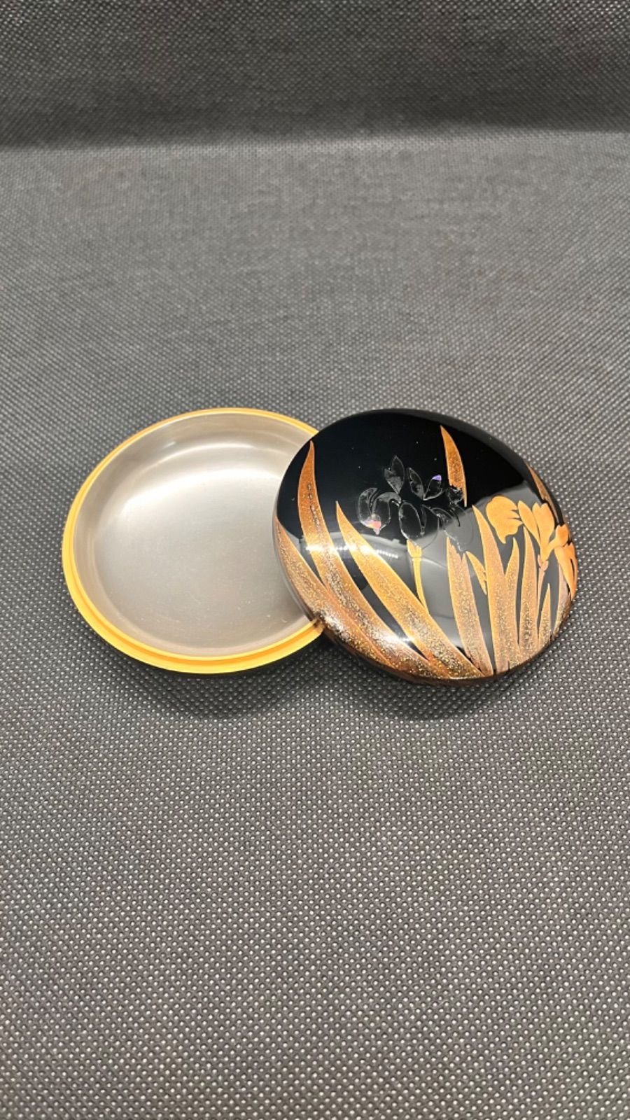 香合 輪島塗蒔絵師 磯上鳳舟 あやめ蒔絵黒蝋色香合 螺鈿細工