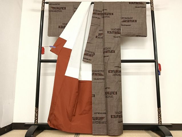 平和屋着物○本場大島紬 泥染 7マルキ 横段更紗花文 正絹 逸品