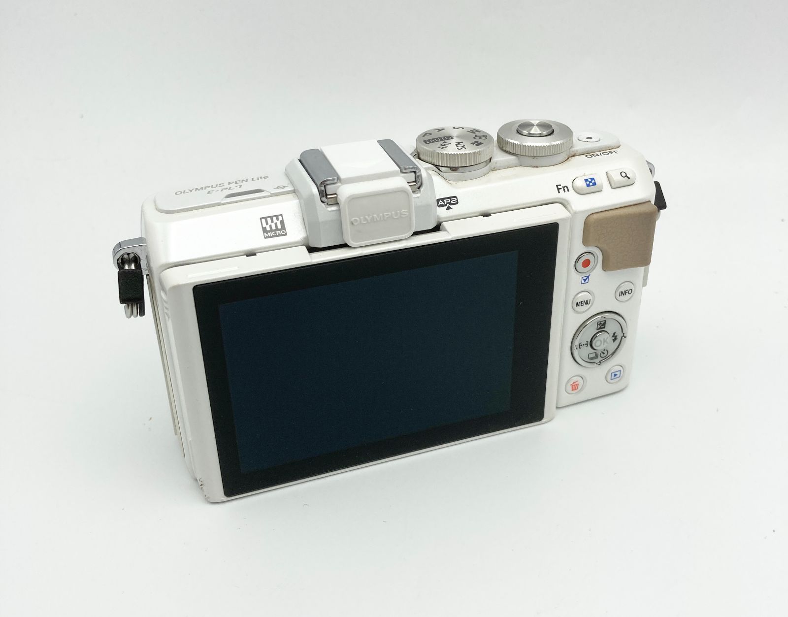 おすすめの人気 OLYMPUS PEN E-PL7 EZダブルズームキット ミラーレス