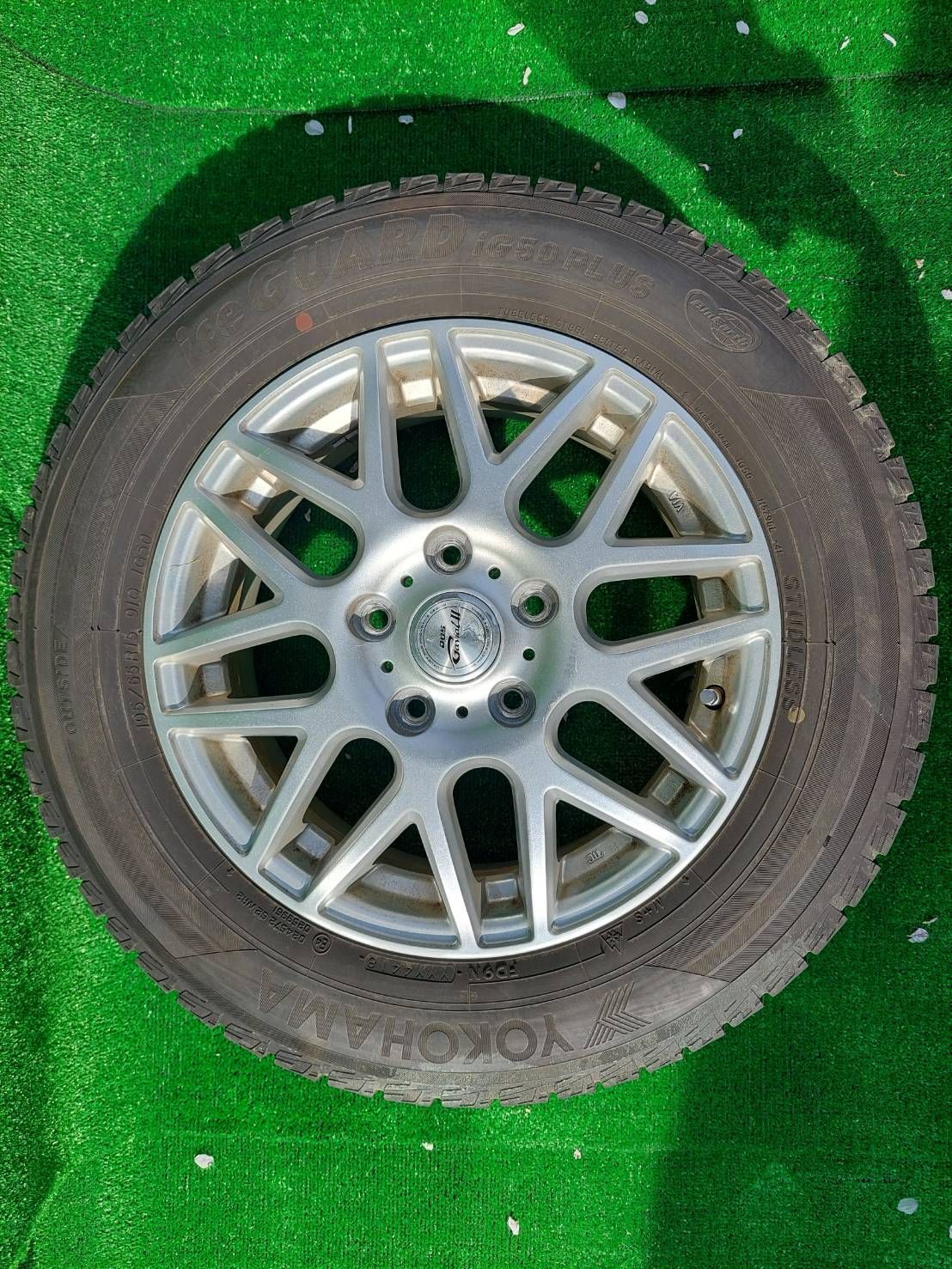 新品未使用 ヴォクシー/ZWR80G/社外スタッドレス/195/65R15 safetec.com.br