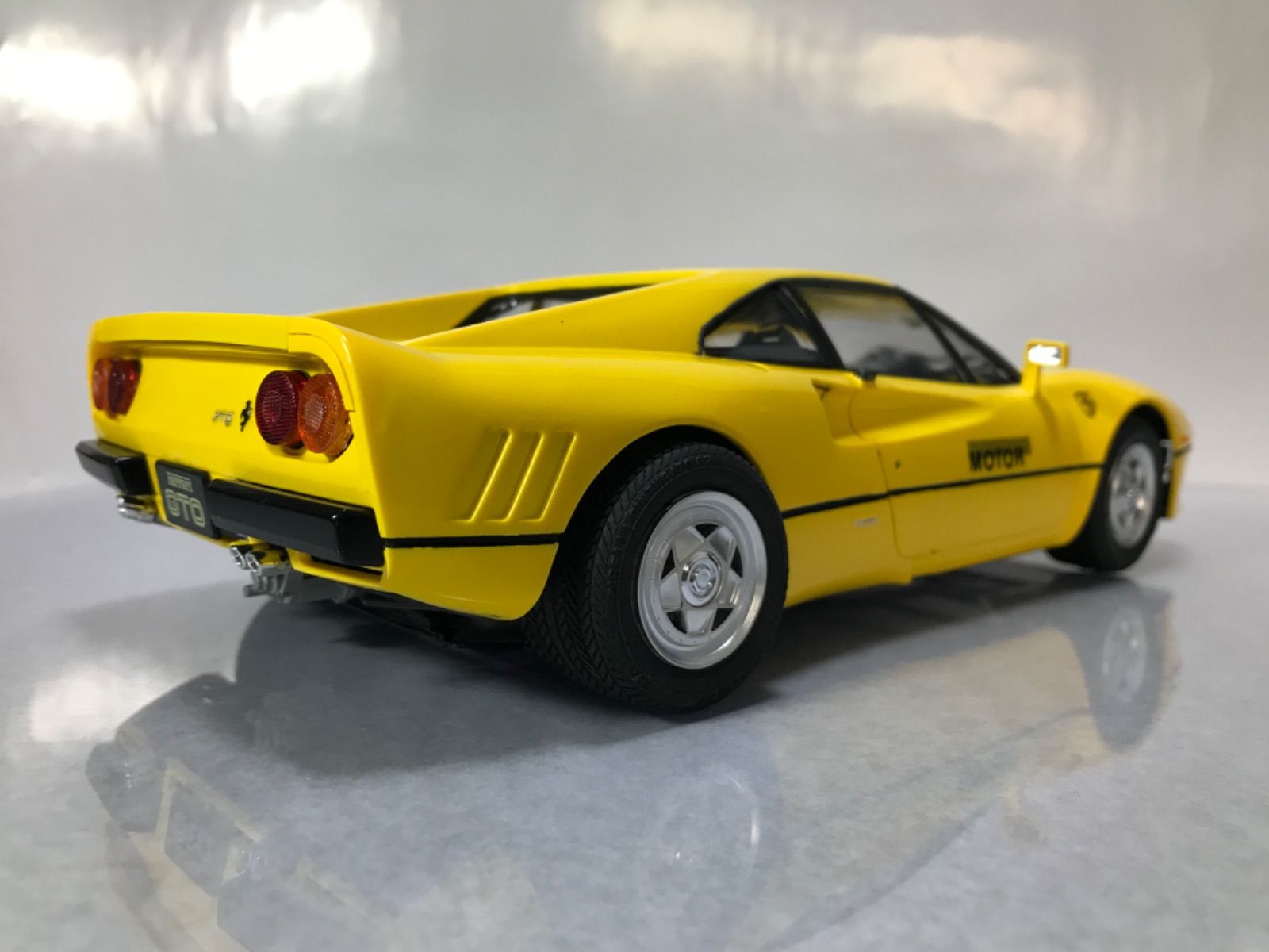 フェラーリ288GTOイエロー フジミ1/16エンスージアストモデルの完成品