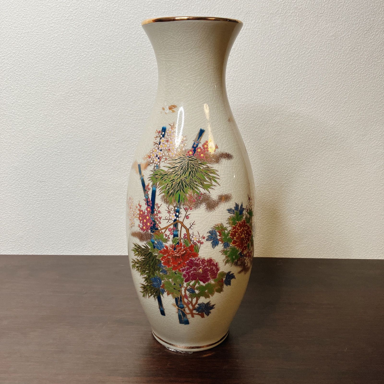 伝統美 × 現代感 九谷焼 彩色花瓶 金彩縁 ― 飾るだけで華やぐ一点 309