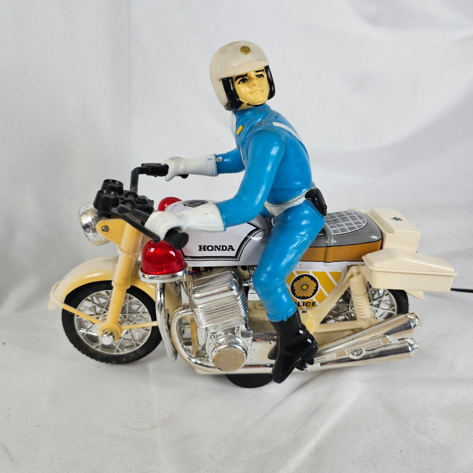 【昭和レトロ】ホンダ 白バイ 750 電動バイク 希少】昭和レトロ ホンダ 750 電動 白バイ 玩具 - メルカリ