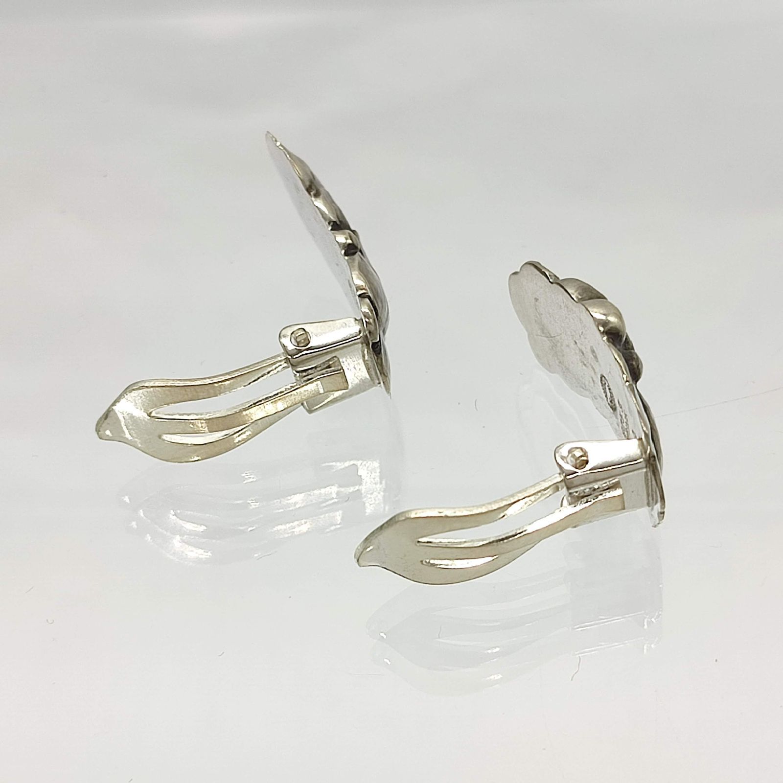 燻が美しい ジョージジェンセン 葡萄の葉イヤリング｜アクセサリー