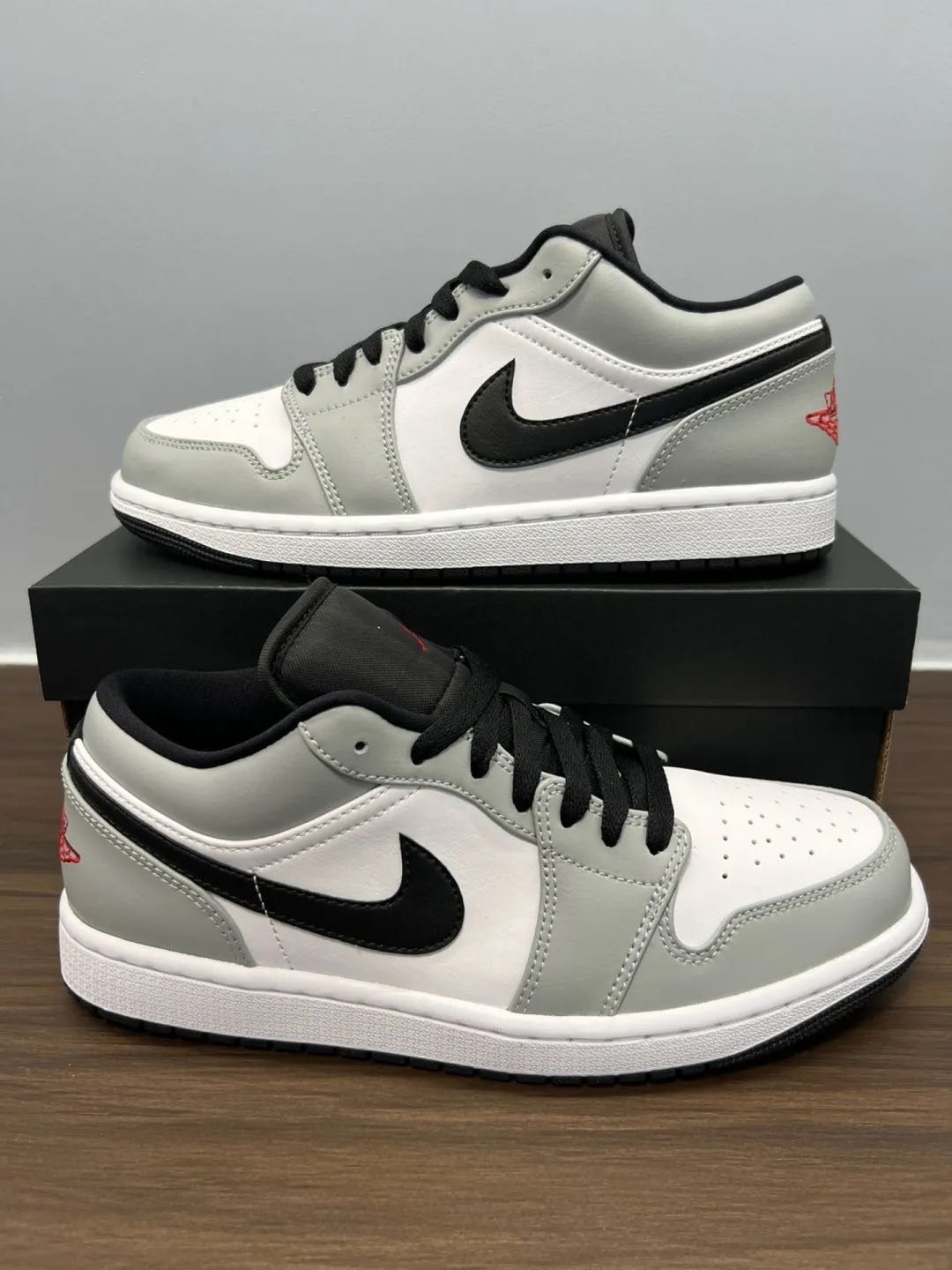 新品 NIKE ナイキ スニーカー ナイキ エア ジョーダン 1 ロー ライト スモークグレー/ジム レッド ホワイト メンズ スニーカー NIKE AIR JORDAN 1 LOW 553558-030 メンズ レディース 正規品