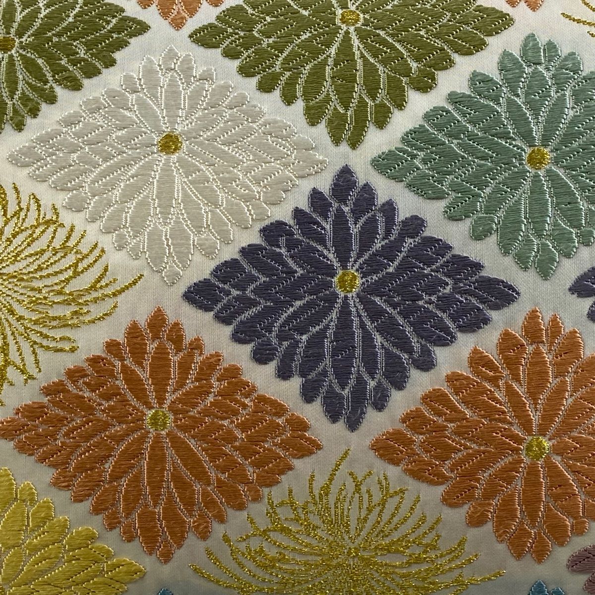 袋帯 草木染 菊 菱 刺繍 金糸 灰白 六通 正絹