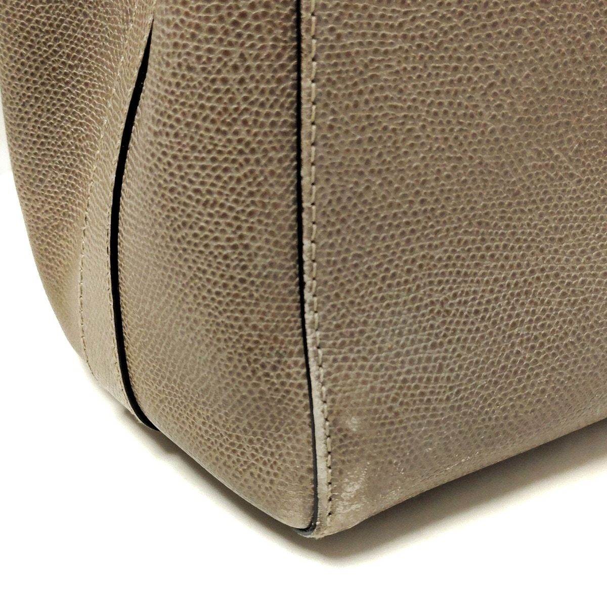 グレーベージュ