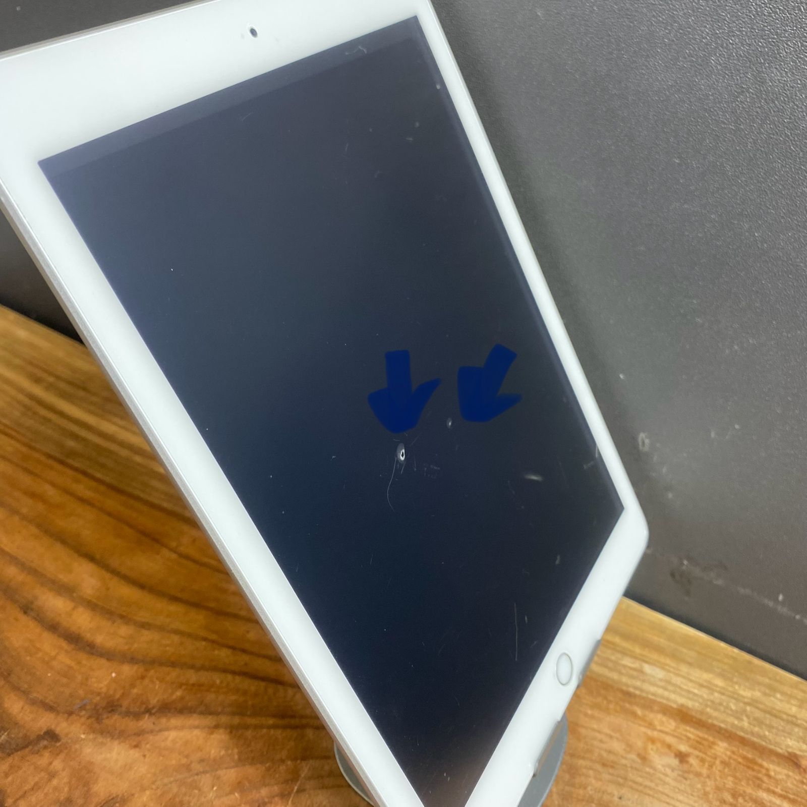 iPad 第5世代 32GB シルバー iOS16.7 バッテリー良好✨ 動作品 美品＆バッテリー良好】 Apple iPad第5世代 / 32GB/シルバー7