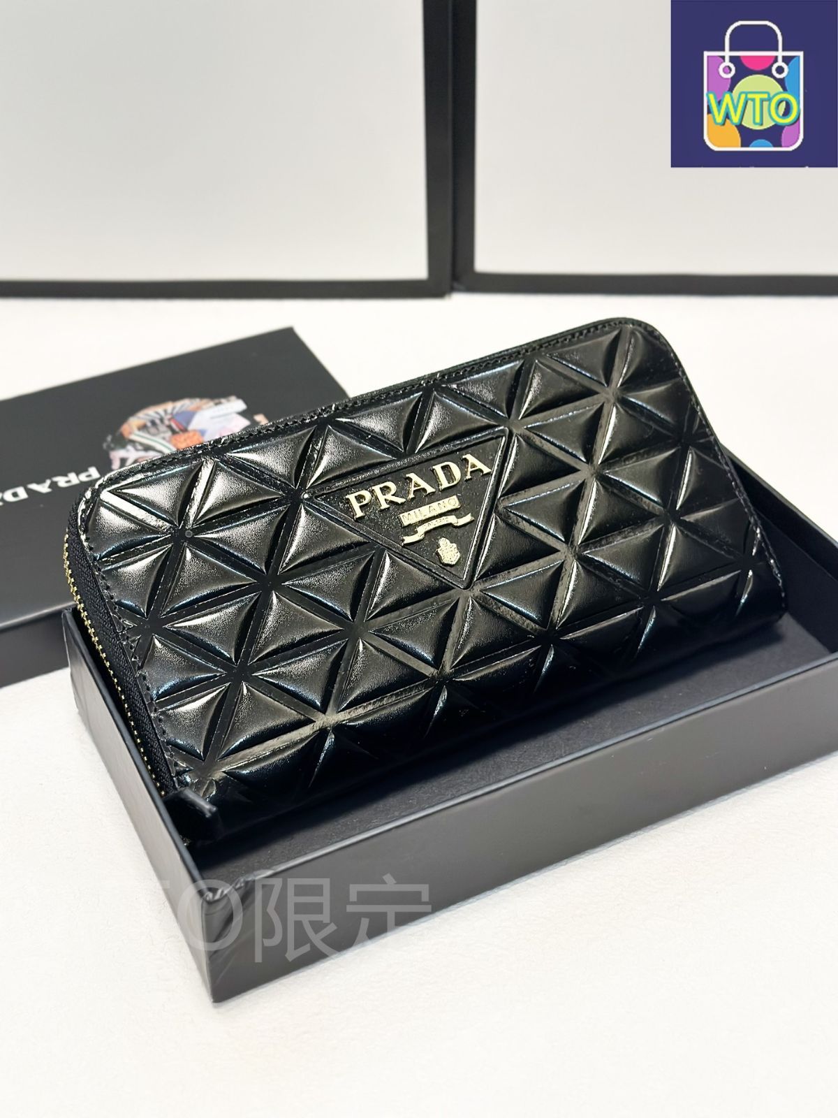 今日特価】PRADA プラダ ブラック シングルジッパー クラッチ