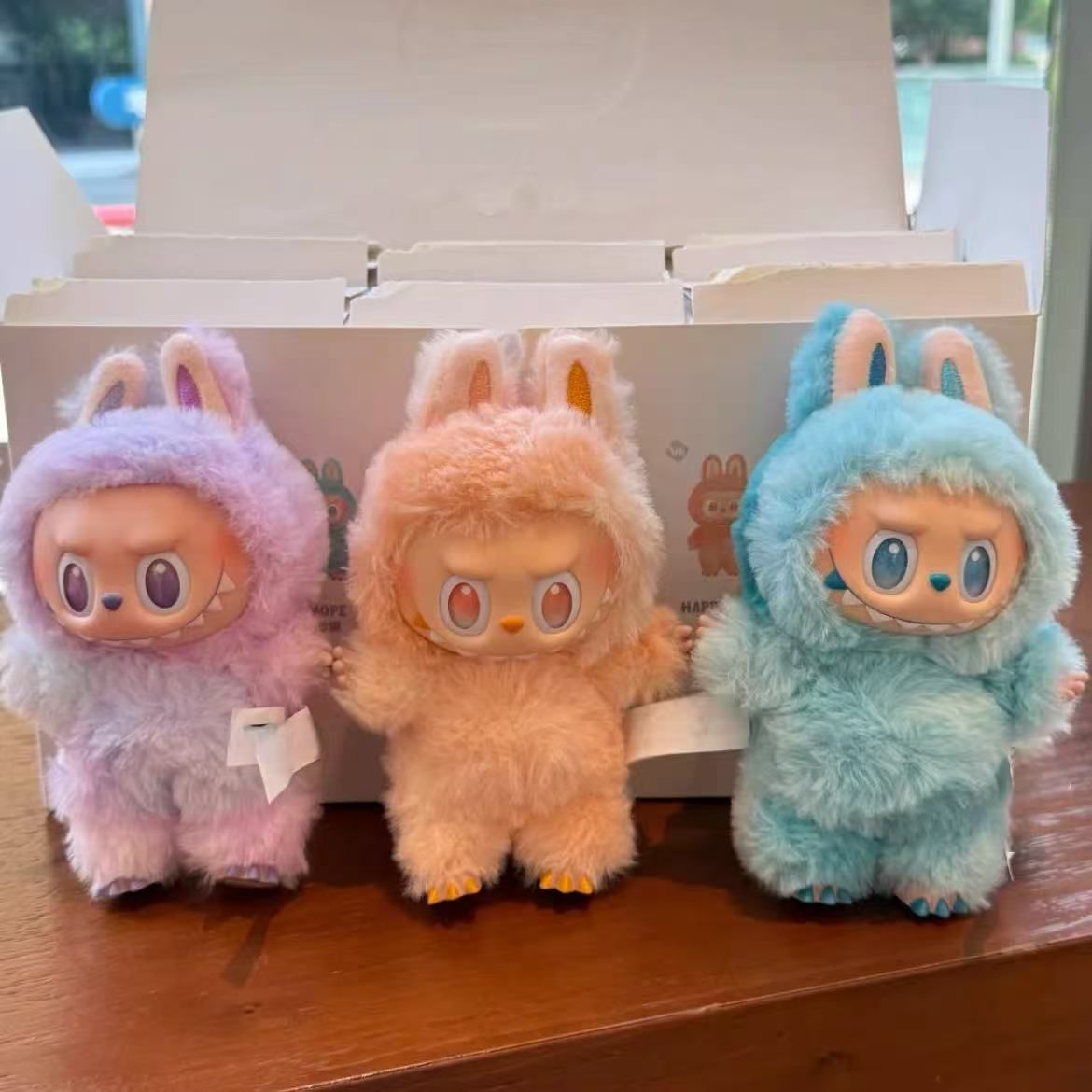 ラブブ ぬいぐるみ　3代目 Labubu キーホルダー　ケース付き 未使用✨新品 Labubu 3代目 ラブブ ぬいぐるみストラップ 3代目