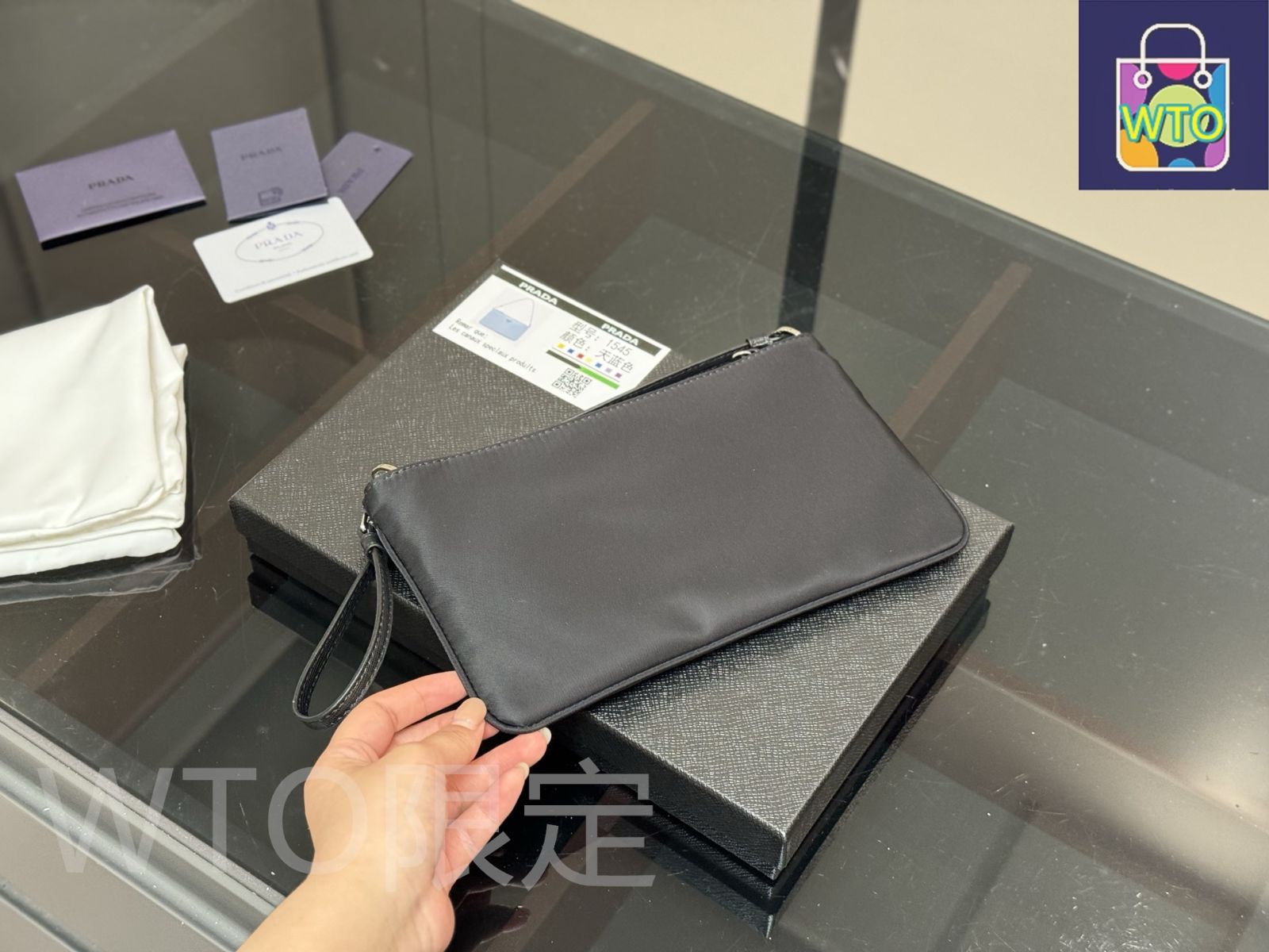 【極美品】プラダ グレース カーフ カメオ ロゴ入りショルダー 即購入OK 極美品】プラダ グレース カーフ カメオ ロゴ入りショルダー 即