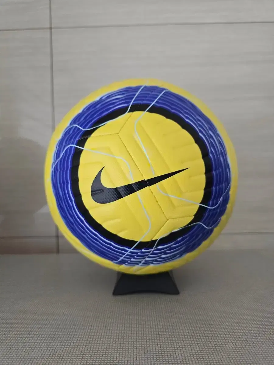 Nike トータル90サッカーボール サイズ5 イエロー/ブルー Nike トータル90サッカーボール サイズ5 イエロー/ブルー - メルカリ