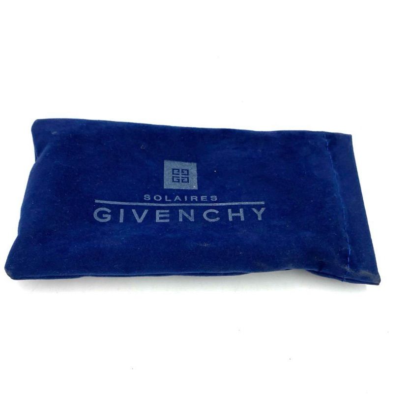 GIVENCHY