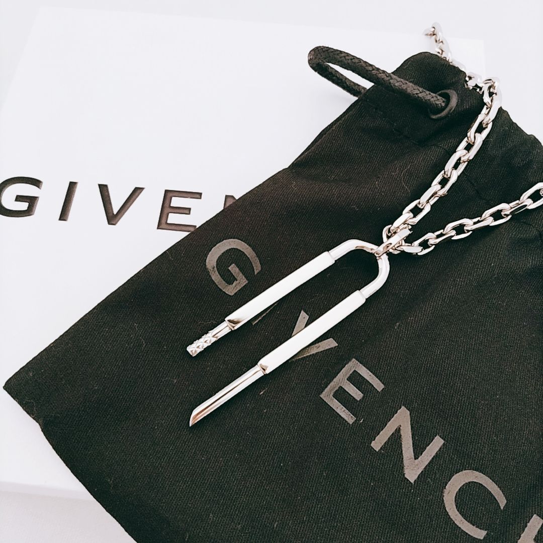 【新品未使用】GIVENCHY U ロック メタル ネックレス チェーン 新品未使用】GIVENCHY U ロック メタル ネックレス チェーン