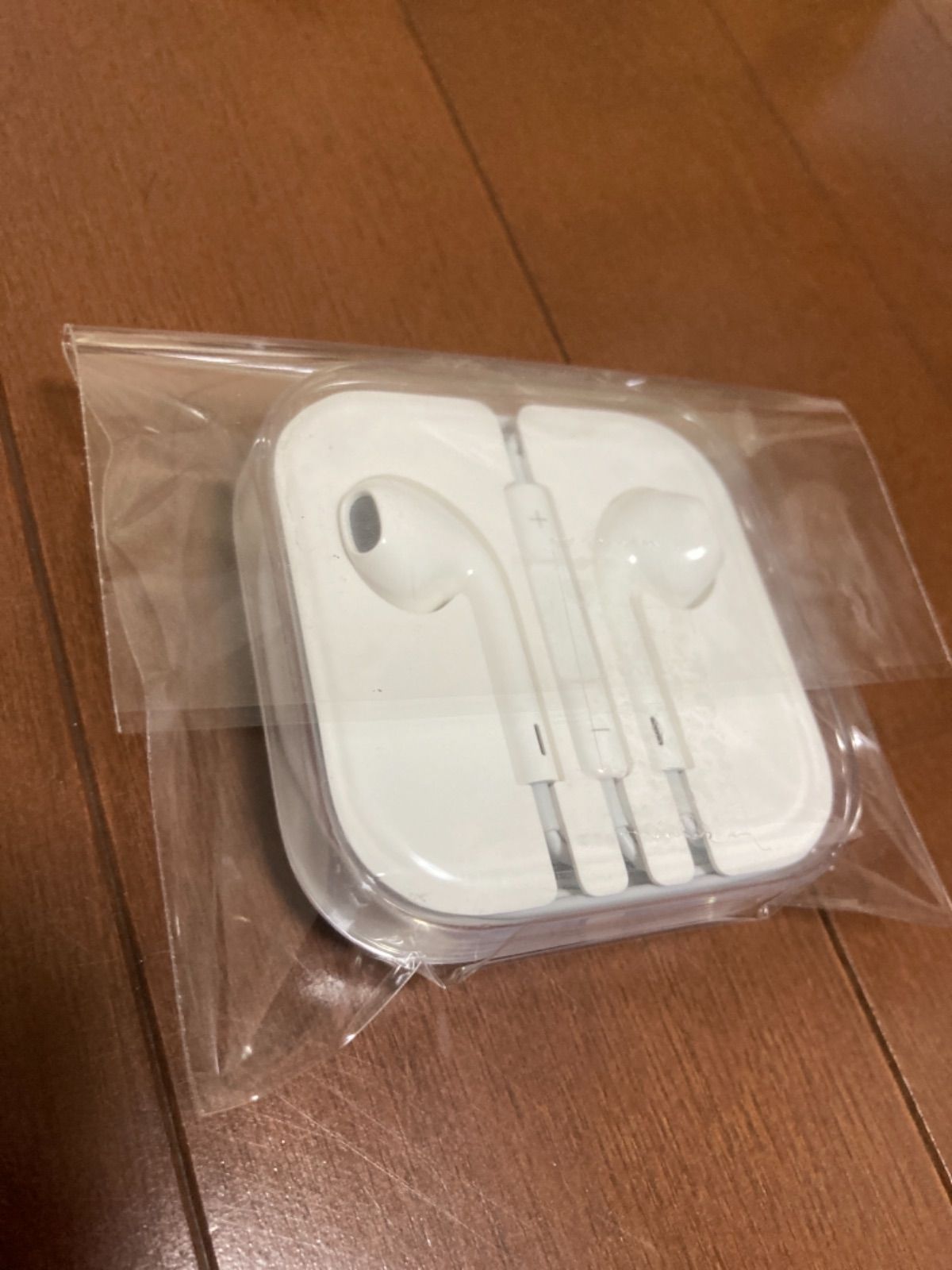 メルカリShops - Apple 純正 イヤホン EarPods MD827LL/A マイク付き