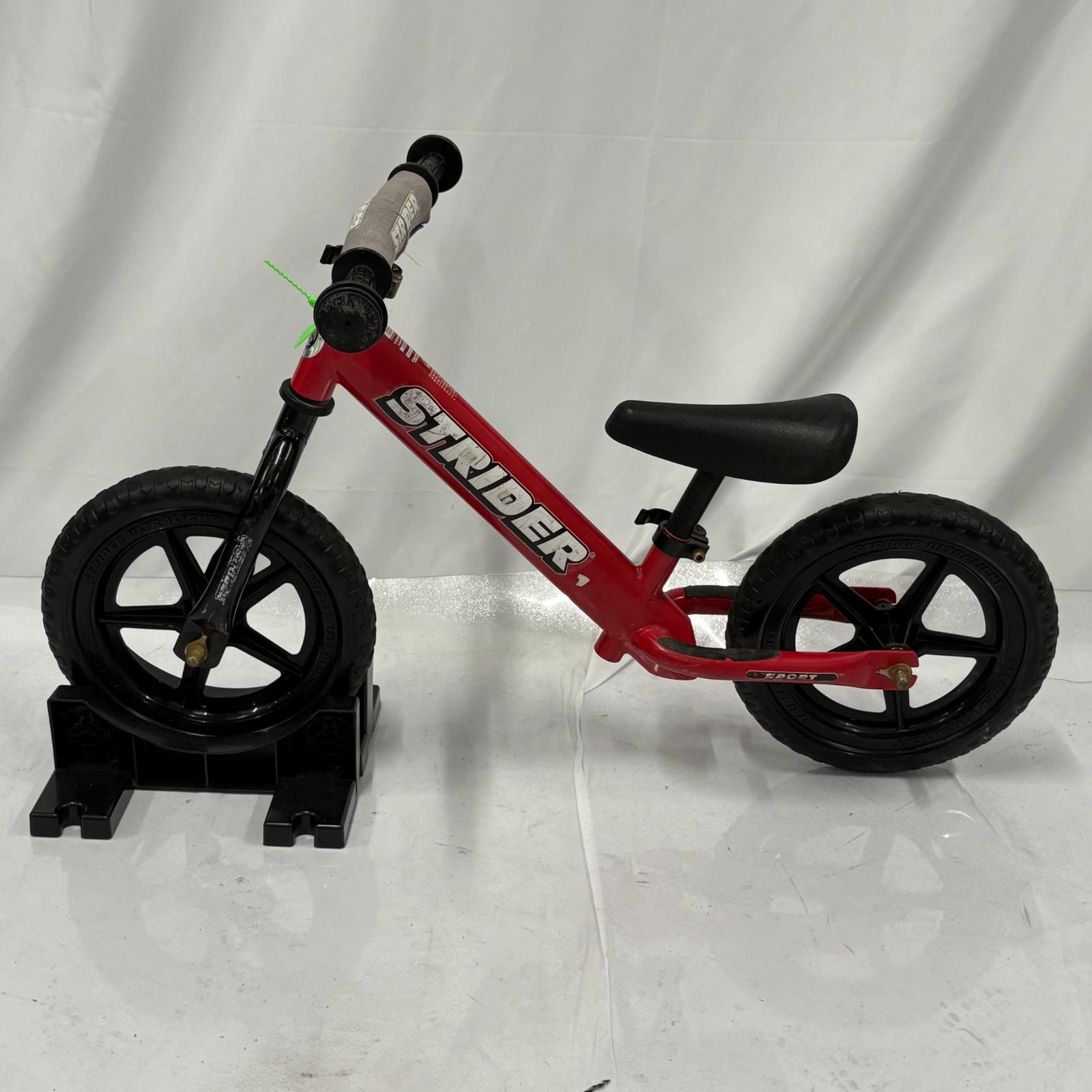 ひよこ　ストライダー STRIDER レッド 大人気カラー STRIDER SPORT ストライダー スポーツ レッド 赤