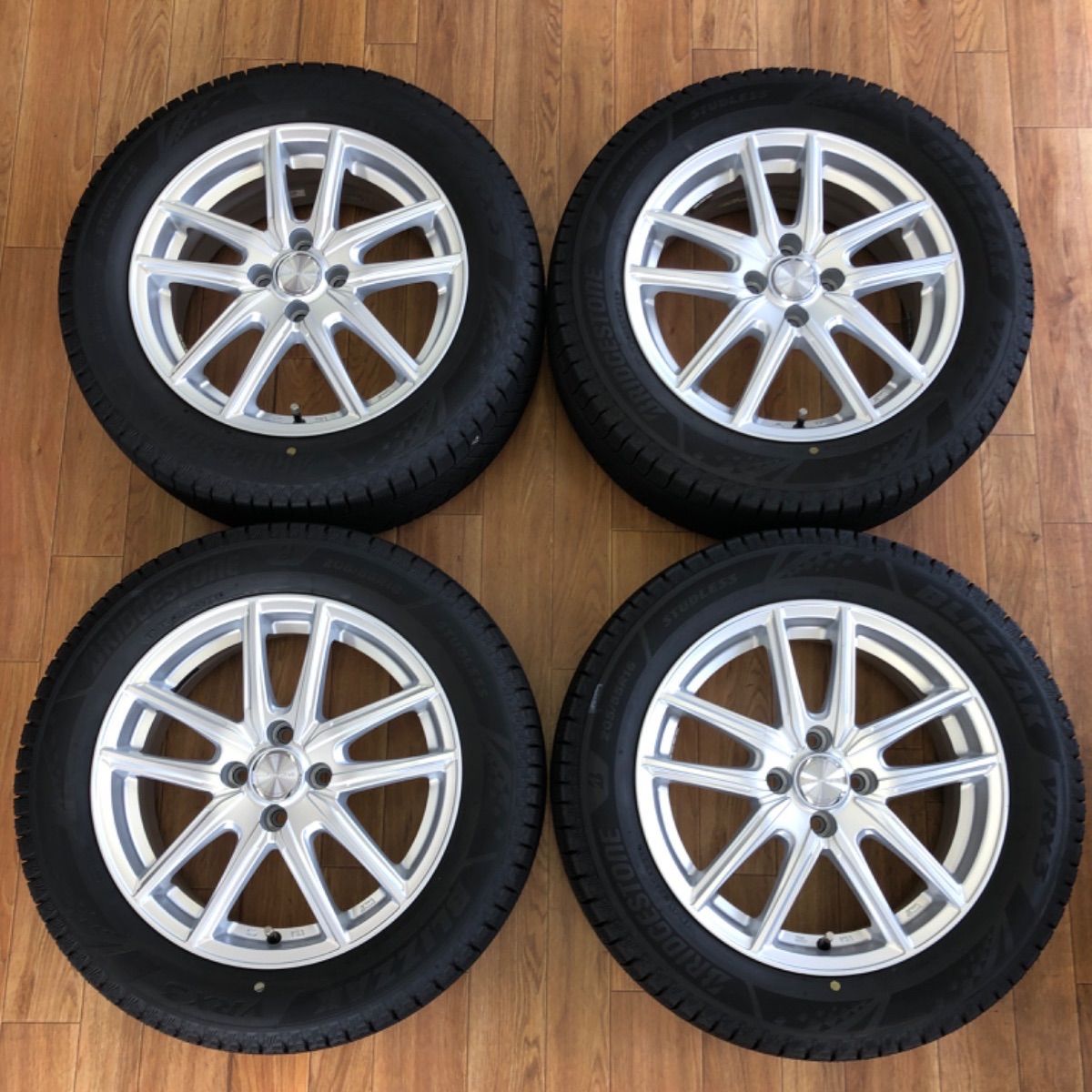 205/55R16 ノートオーラ カローラフィールダー スタッドレス VRX3 ブリヂストン BLIZZAK ブリザック 2021年