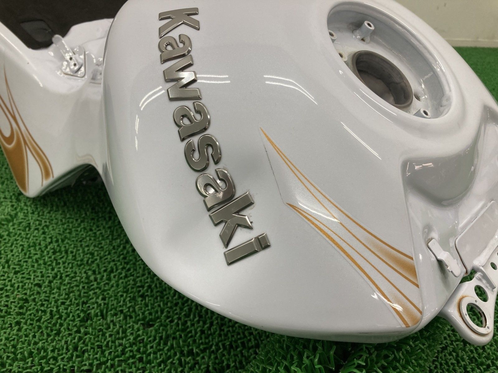 ZZ-R1400 タンク パール カワサキ 純正 中古 バイク 部品