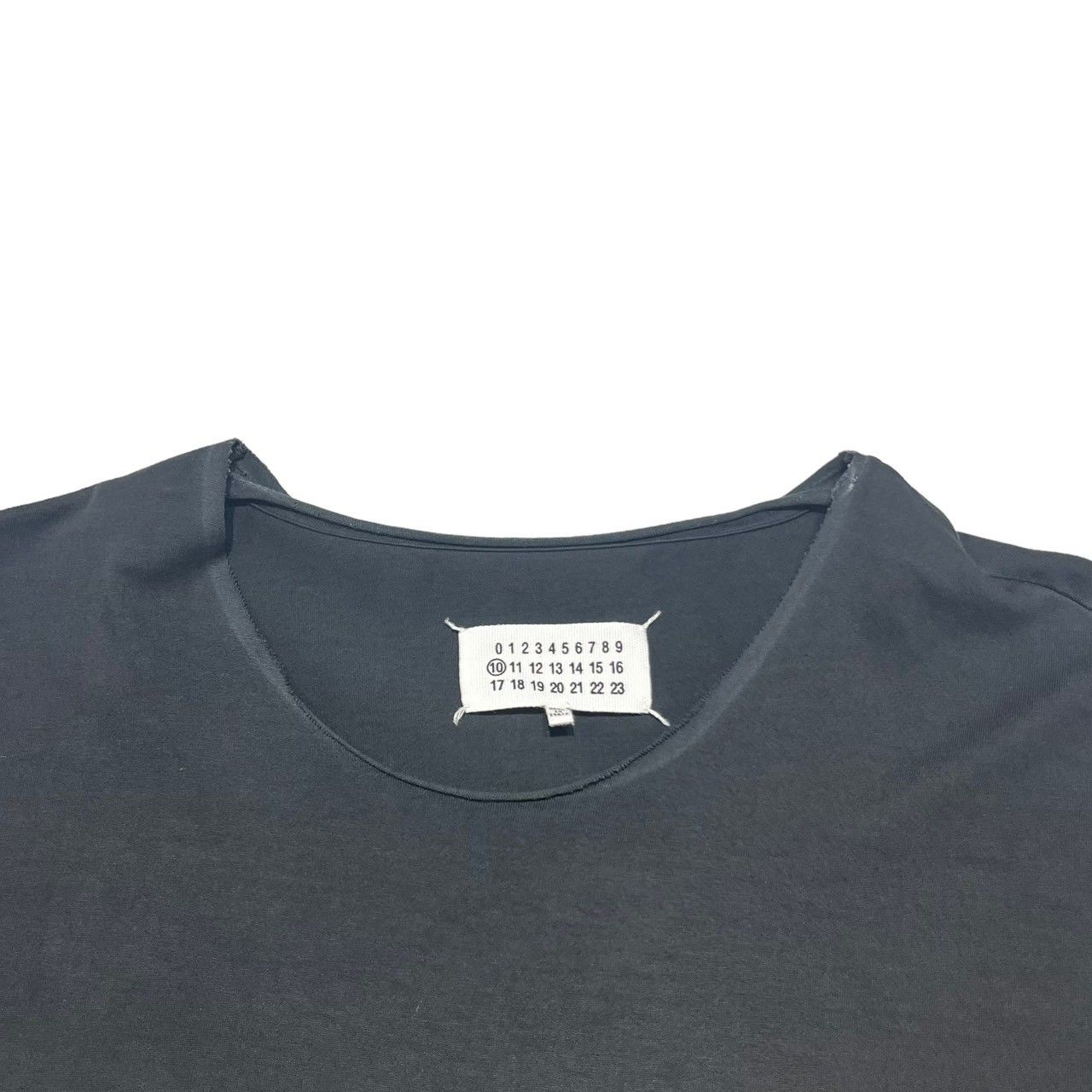 MAISON MARGIELA(メゾンマルジェラ) 22SS Oversized cut-off T-shirt オーバーサイズ カットオフ Tシャツ  S50GC0668 M ブラック ⑩ 10 ヴィンテージ加工 - メルカリ