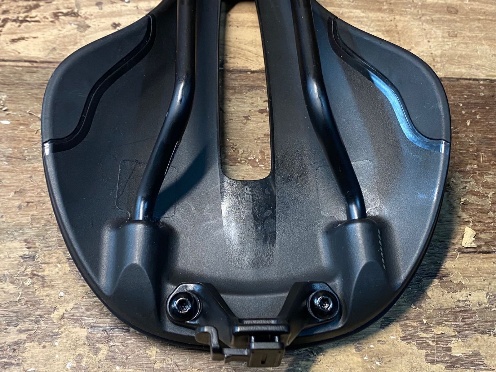 IK610 ボントレガー BONTRAGER ヴァース VERSE PRO サドル 黒 カーボン