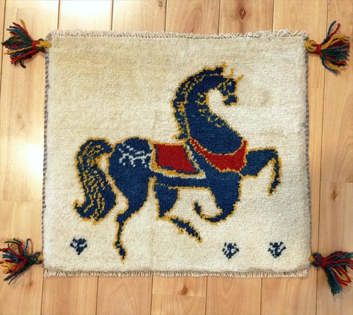 ペルシャ ギャッベ ミニマット 43x39cm 厚み2.12cm アイボリー ベージュ 馬 カシュガイ族 RJ7569