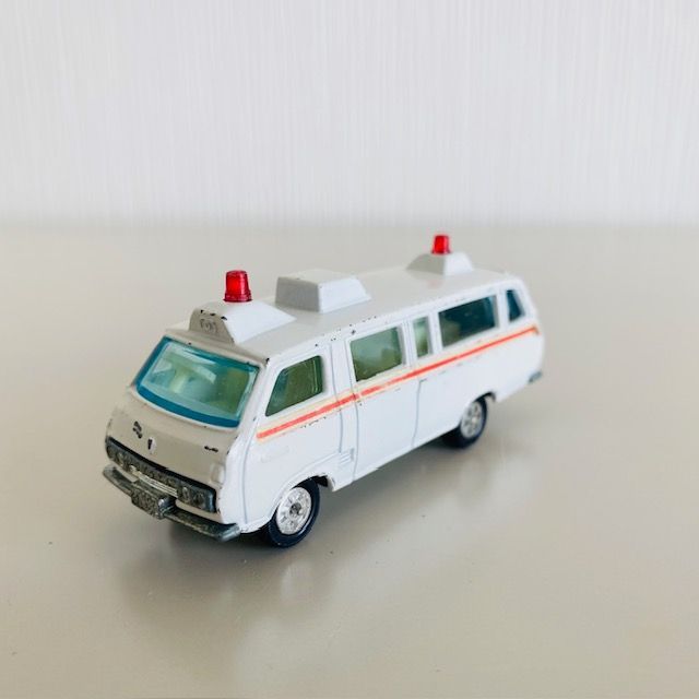 トミカNO.57トヨタハイエースコミューター救急車(消防署)2台セット黒箱日本製 トミカNO.57 トヨタハイエースコミューター救急車 黒箱 日本製