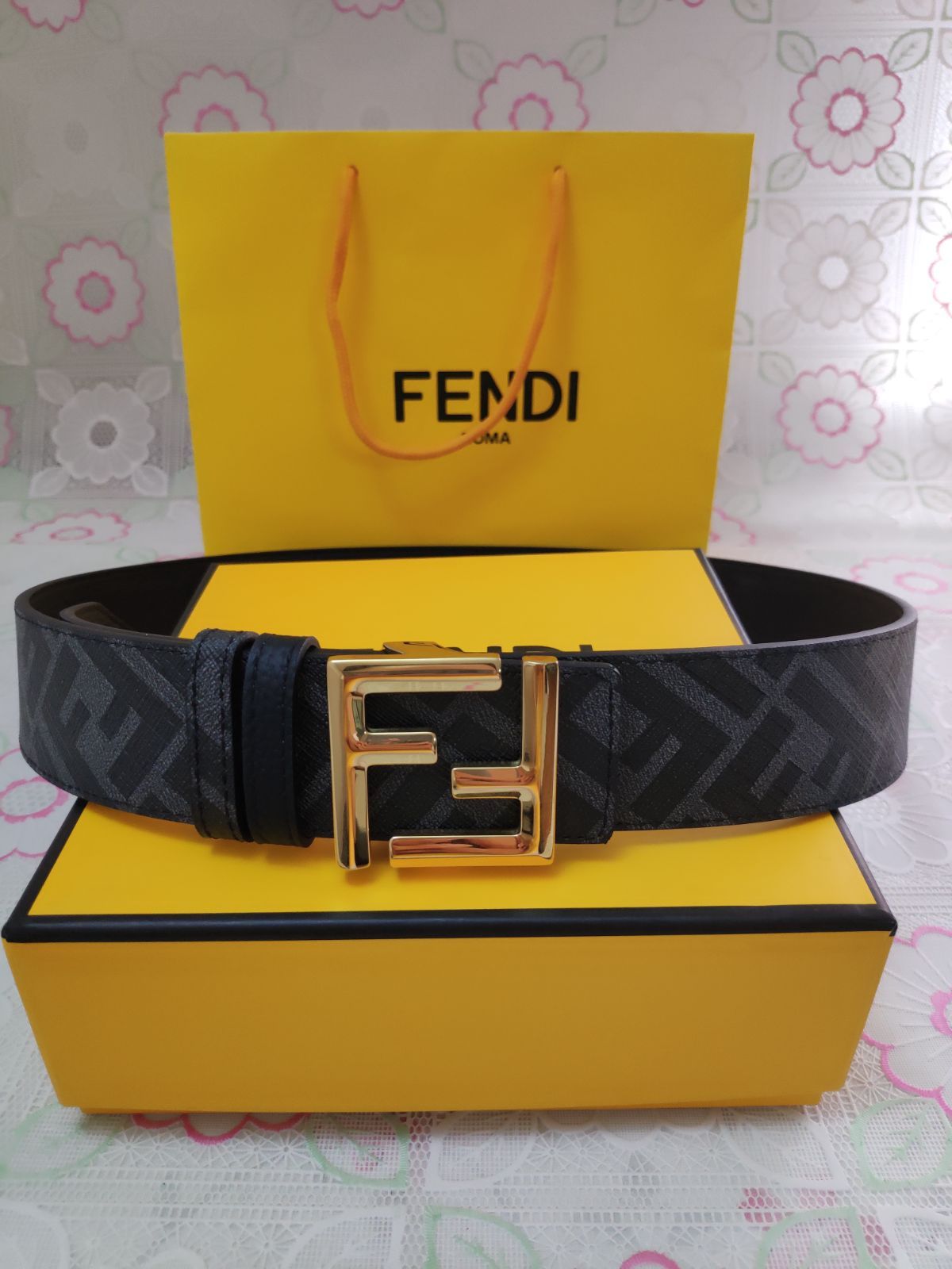 美品　FENDI　フェンディ　ベルト　ゴールドバックル FENDI フェンディ ベルト FF BELT FFベルト 2 CM レディース