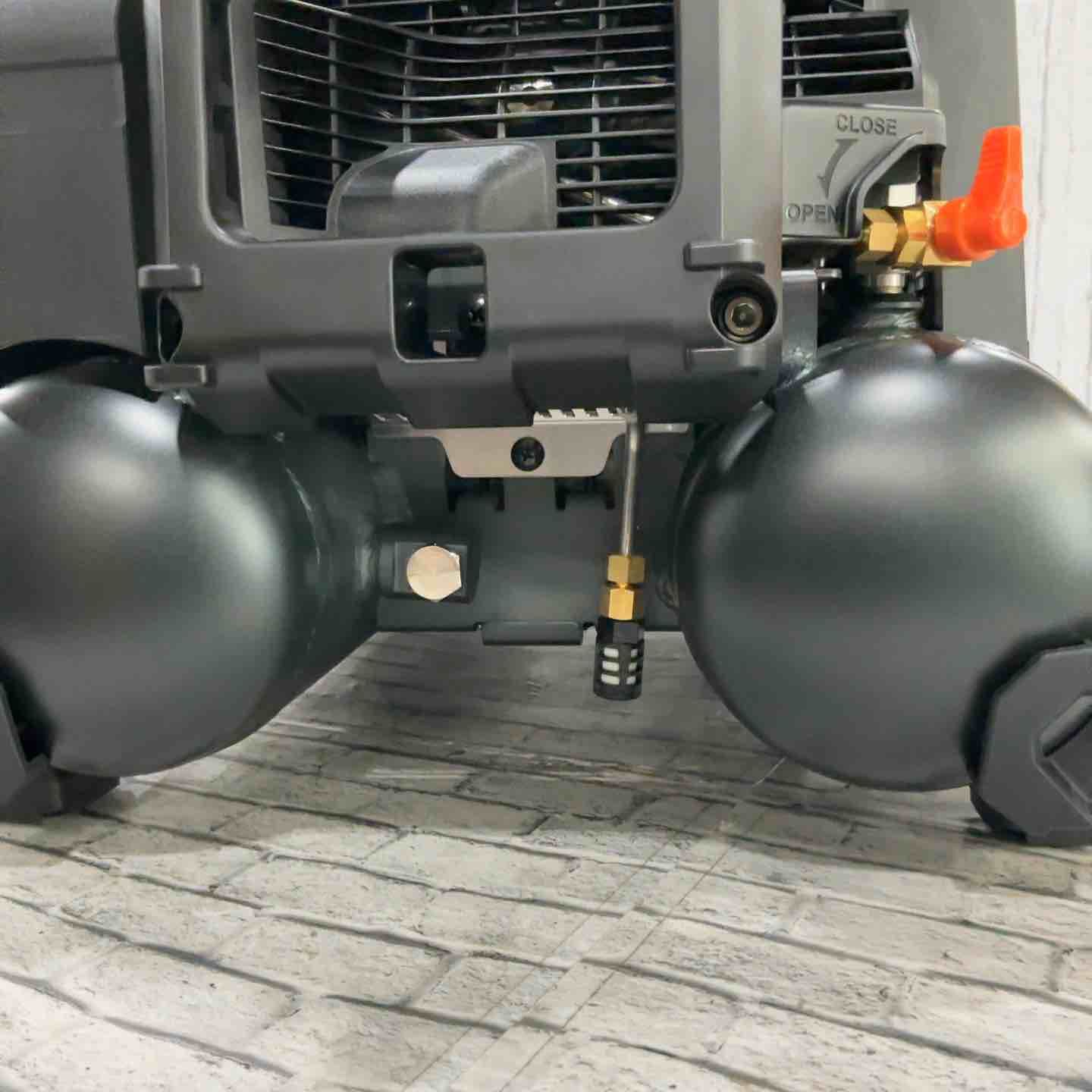 エアコンプレッサー AK-HH1310E2_ブラック