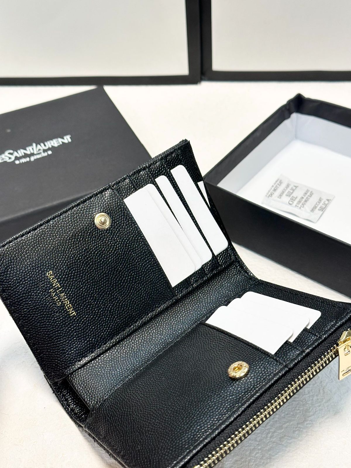 今日特価】YSL（サンローラン） ブラック ミニウォレット 送料無料 