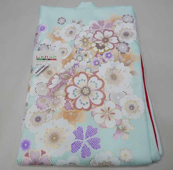 綸子地 淡く薄い水色