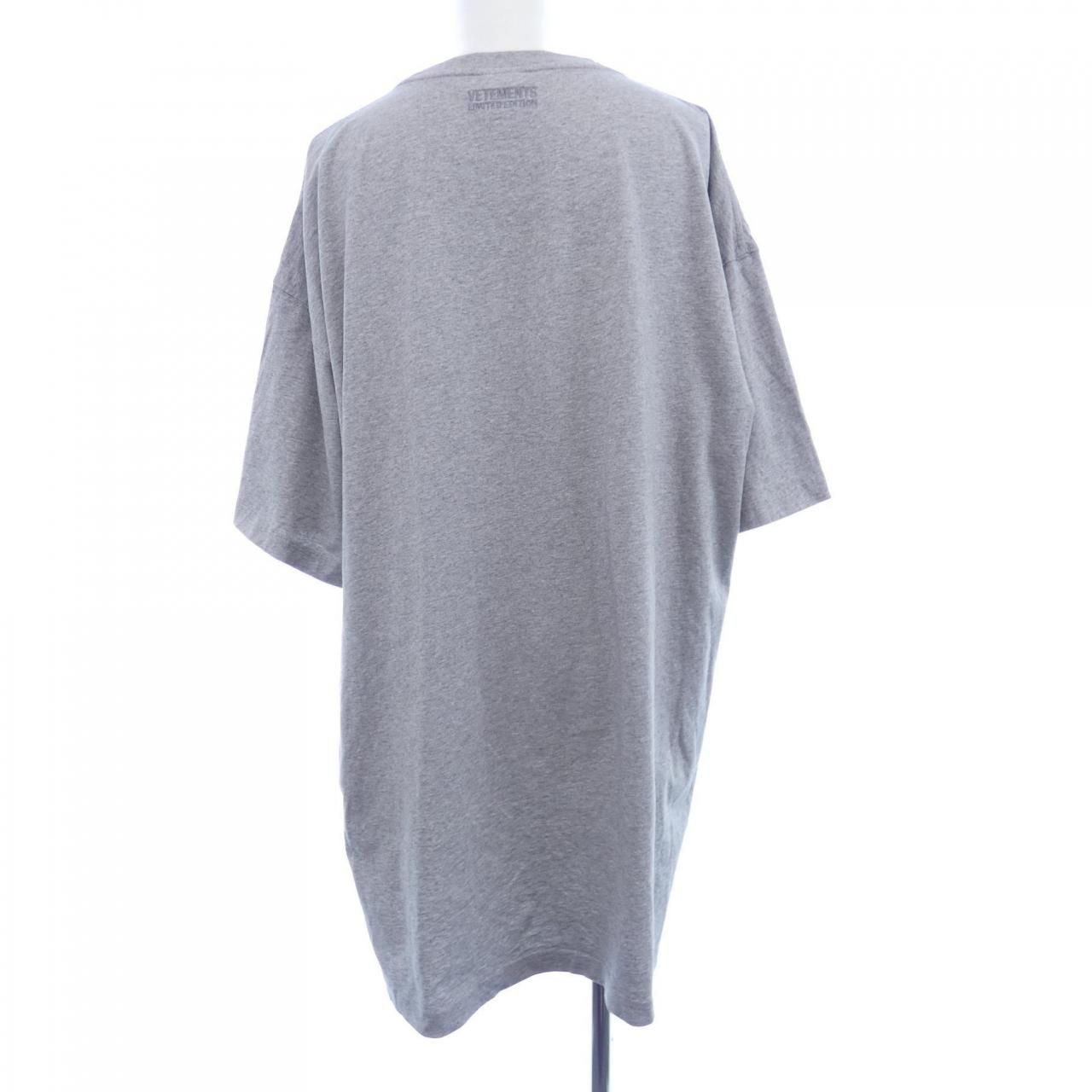VETEMENTS Tシャツ