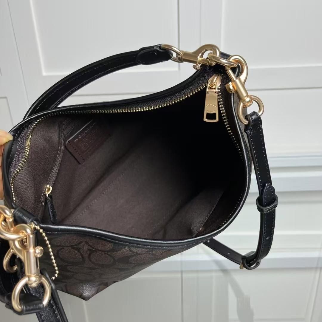 新品未使用 COACH コーチ ショルダーバック シグネチャー ダーク 新品未使用 COACH コーチ ショルダーバック シグネチャー ダーク