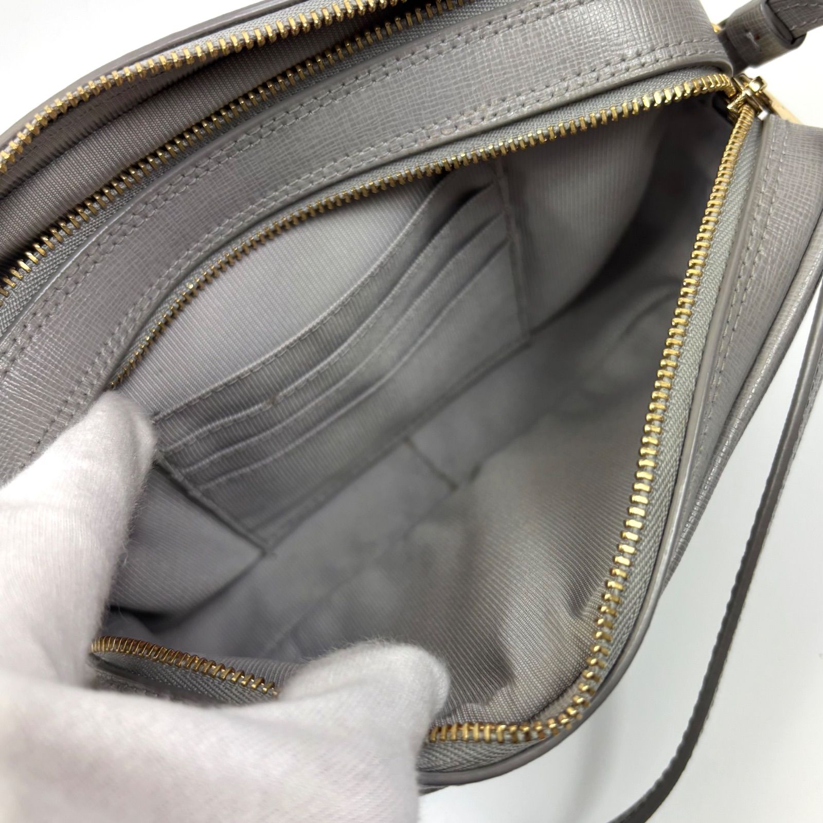 FURLA フルラ リリー ショルダーバッグ 斜め掛け ライトグレー カメラ