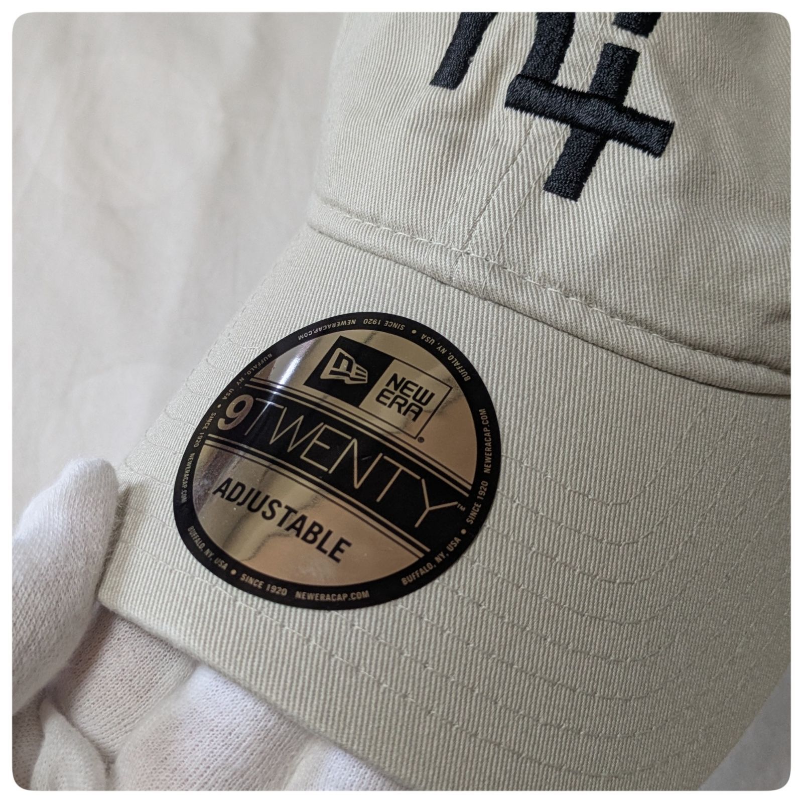 hinari ヒナリ　NEWERA ニューエラ コラボキャップ　アイボリー　帽子 訳あり】ヒナリ✕ニューエラ コラボ キャップ アイボリー