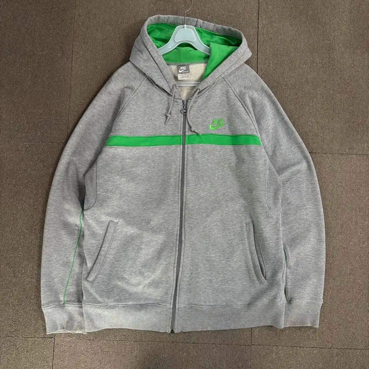 【雷市場（ポンジャン）商品韓国直送】 Nike(ナイキ） ロゴ 00s フード付き ジップアップパーカー XL