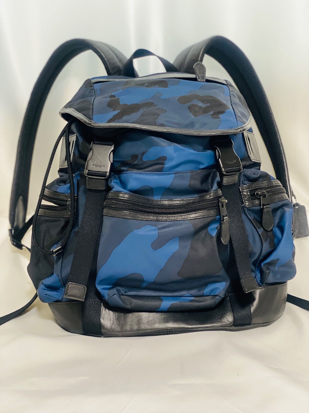 新品COACH迷彩レザーリュック COACH コーチ 迷彩柄レザーリュック