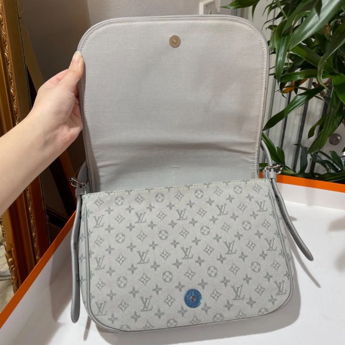 美品】LOUIS VUITTON ルイ・ヴィトン M92279 ミュゼット コントドゥフェ モノグラム ミニ グレー 2002年限定コレクション 中古  ショルダーバッグ ハンドバッグ レディース 女性用 ブランド 黒 希少 レア プレゼント ギフト バック - メルカリ