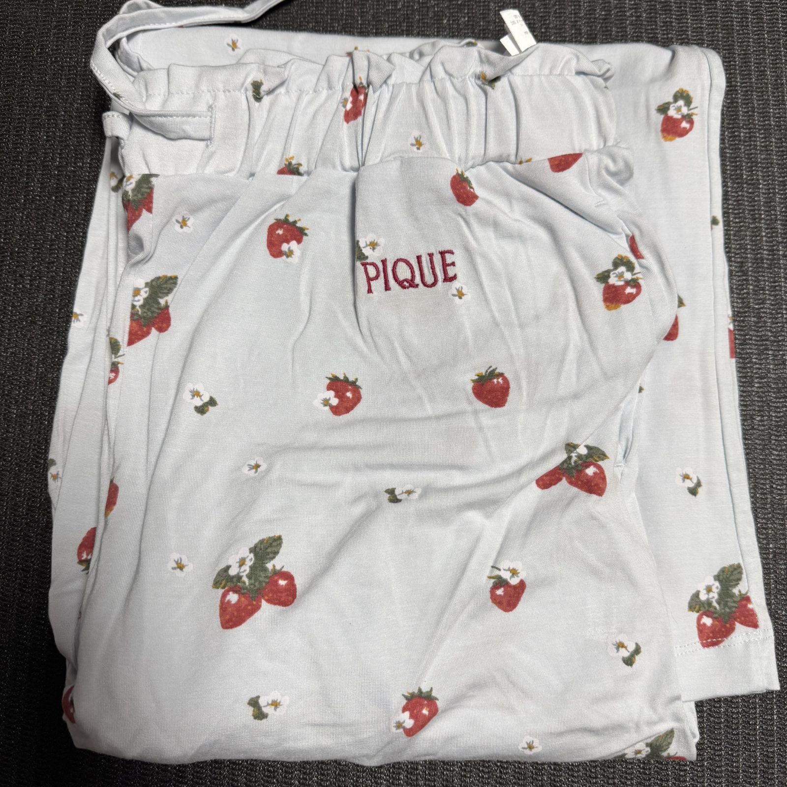 pique いちごワンポイントTシャツ-ロングパンツ