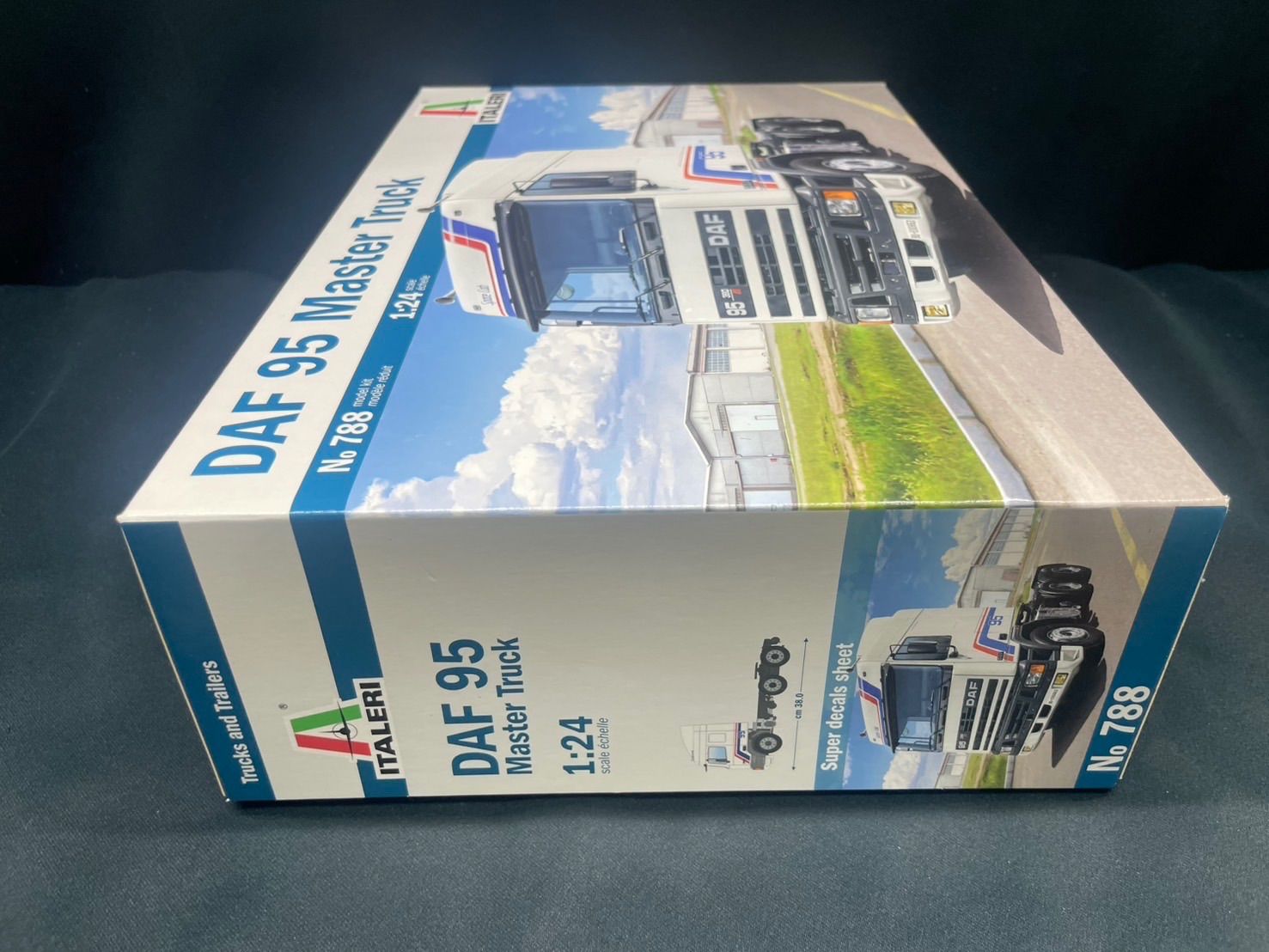 IT788 イタレリ 1/24 DAF 95 マスタートラック プラモデル プラッツ 