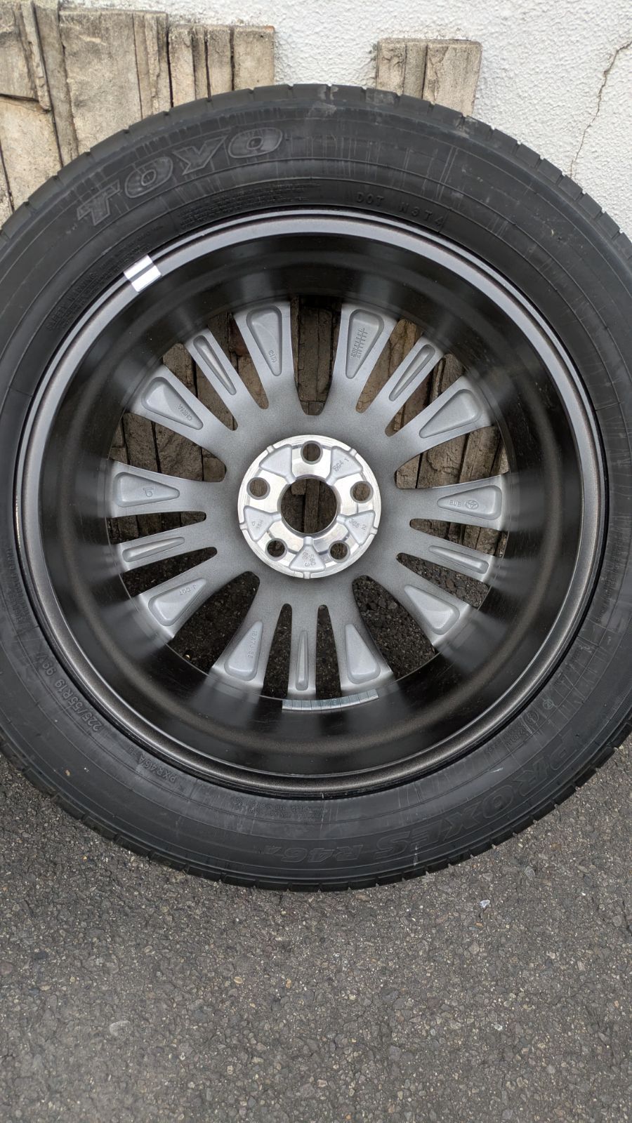 トヨタ ハリアー　新車外し　純正19インチ タイヤ&ホイールセット 4本 トヨタ ハリアー 新車外し 純正19インチ ホイールセット 4本