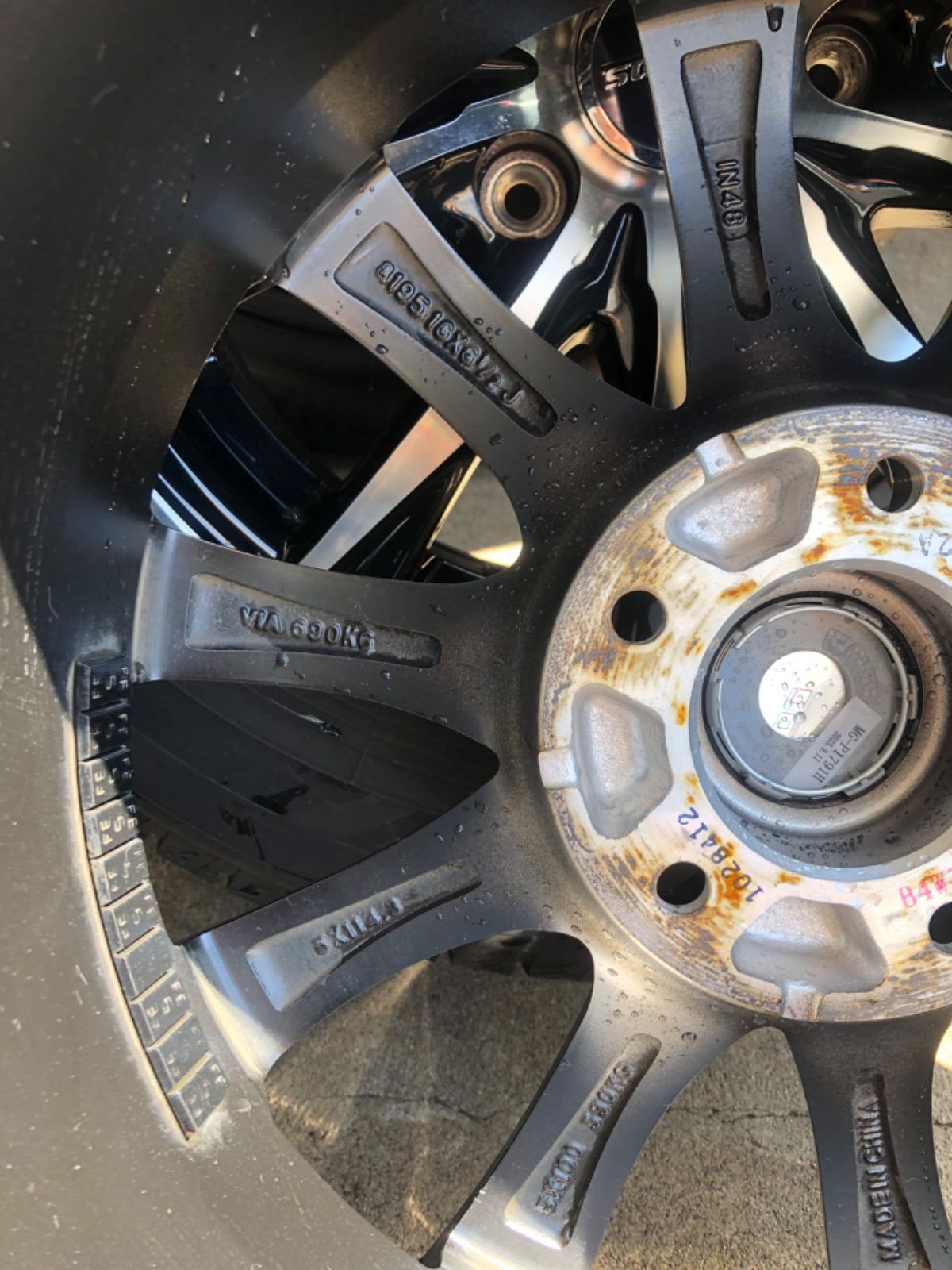 16 スタッドレス4本バリ溝