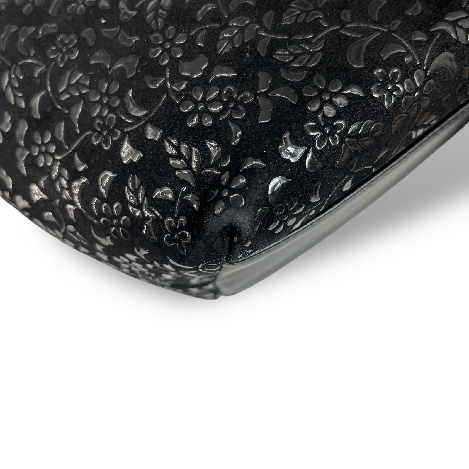 印傳屋　インデンヤ　黒 花柄エンボス模様　ハンドバッグ　極美品 美品】印傳屋 インデンヤ 甲州印伝 ハンドバッグ エンボス 花柄 黒