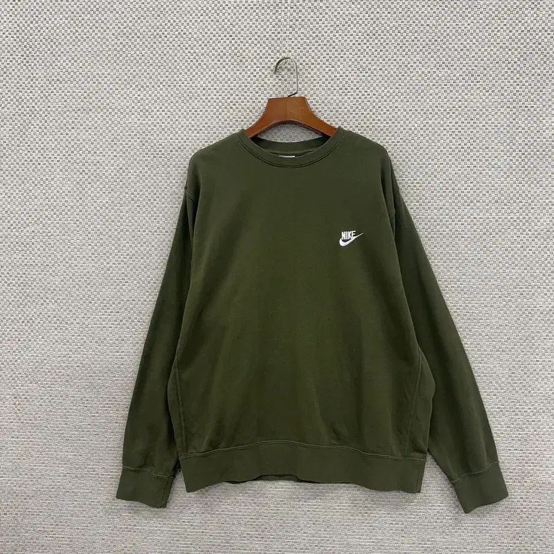 Nike(ナイキ） 刺繍ロゴ カーキ パーカー スウェットシャツ 105 S07693