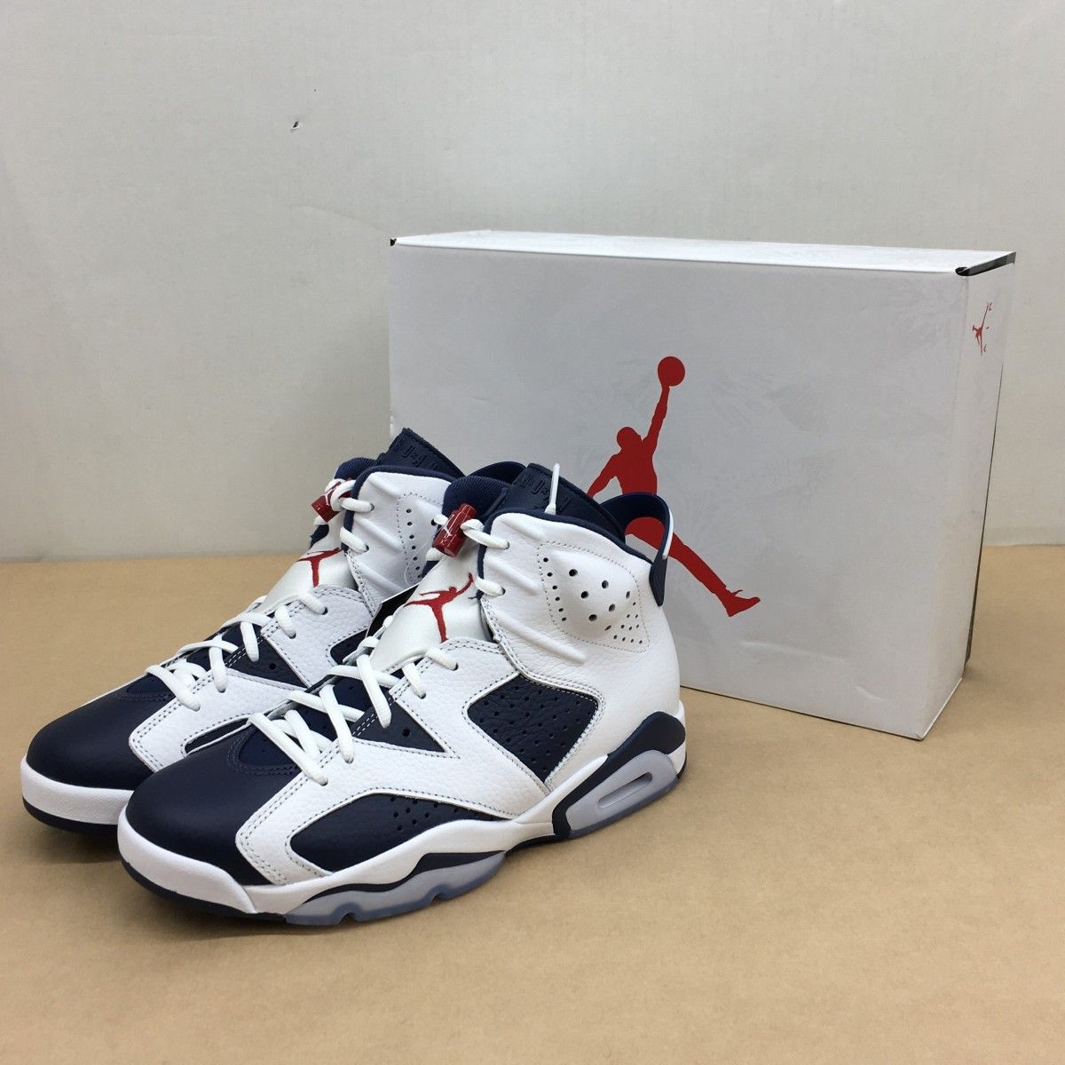 NIKE AIR JORDAN 6 RETRO 
